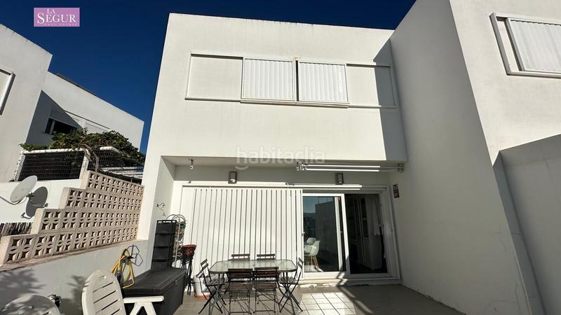 Foto a532cfc2-29f1-463b-8fd8-f632e7177980. Casa adossada amb aparcament piscina a Conil Conil de la Frontera