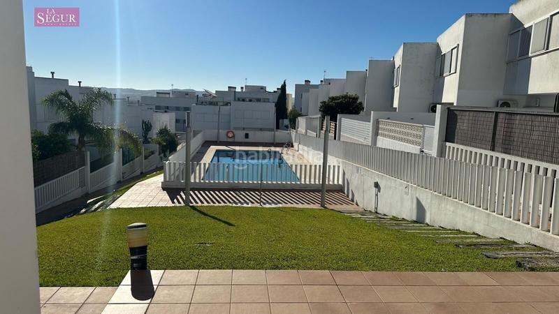 Foto c2136c08-ed00-41f2-ba19-a945e4c2d1d6. Casa adossada amb aparcament piscina a Conil Conil de la Frontera