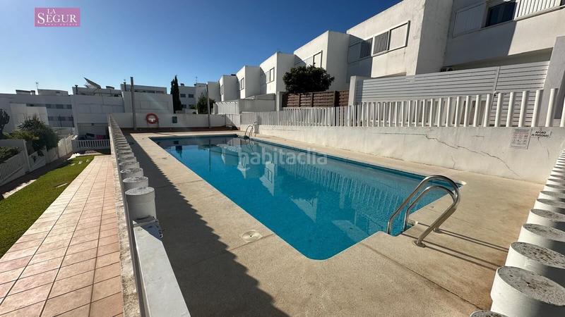 Foto e3436c09-d9dd-4172-8901-ec8f62668b9f. Casa adossada amb aparcament piscina a Conil Conil de la Frontera