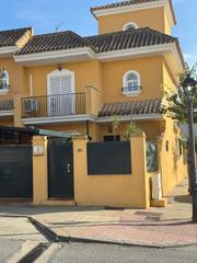 Casa a schiera in Medina Sidonia. Espectacular adosado en zona del prado de la feria