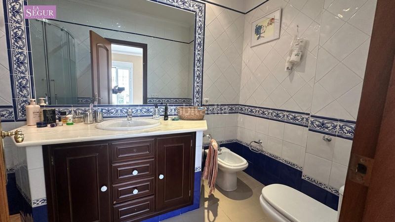 Foto b19005a7-e89c-4da9-8e64-ef16545c1577. Casa amb aparcament a Conil Conil de la Frontera