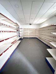 Geschäftsraum in Barbate. Amplio local comercial en venta en barbate