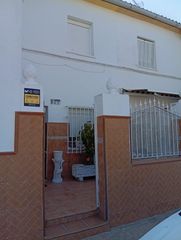 Casa adossada a Medina Sidonia. Unifamiliar en barriada juan xxiii  buena oportunidad