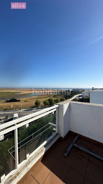 Foto 0a23e661-aaf9-4adb-bf0b-67ed040481d4. Casa adossada amb aparcament piscina a Conil Conil de la Frontera