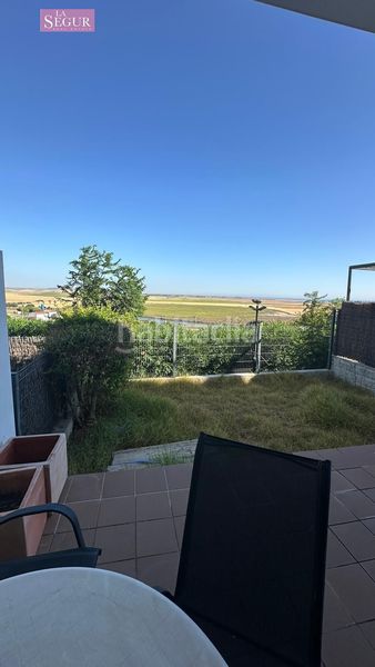 Foto b9492eae-6d1e-44d6-8e12-8608458019ce. Casa adossada amb aparcament piscina a Conil Conil de la Frontera