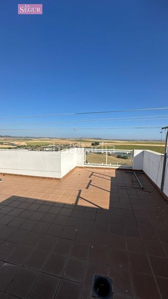 Foto c6b45d90-b943-4b25-9258-227f6d9fa3a4. Casa adossada amb aparcament piscina a Conil Conil de la Frontera