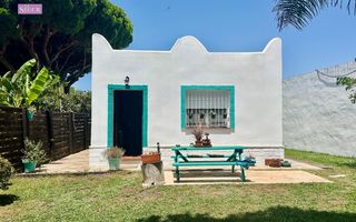 Chalet in Zahora. Parcela con 3 viviendas independientes en zahora