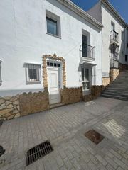 Casa adossada a Medina Sidonia. Magnífico adosado en zona centro