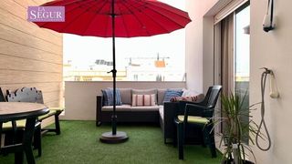 Piso en Conil. Piso zona centro con terraza, garaje incluido