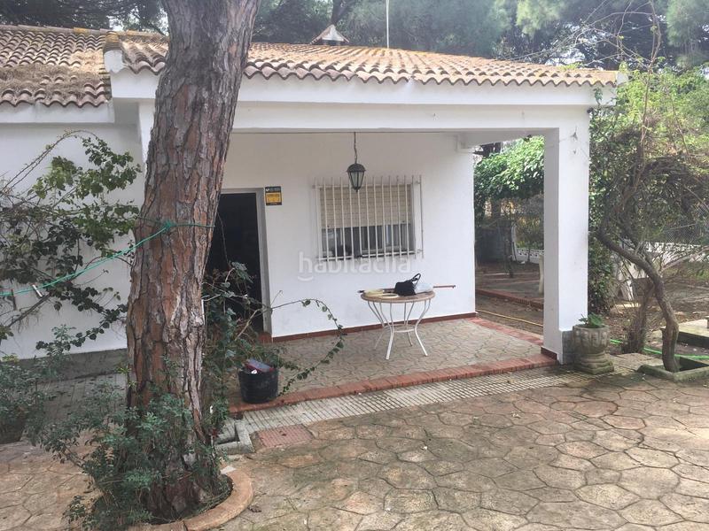 Foto 8295957d-fe92-42cb-93dc-6b1a309c0716. Chalet  urbano con piscina en el pinar de los franceses en Chiclana de la Frontera