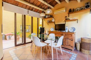 Maison jumelée à Núcleo urbano. Unifamiliar pareada en la soledad