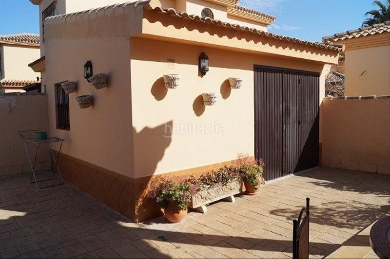 Foto 3c6b00aa-6eca-4824-bec6-d7c85116fbc1. Chalet mit parking in Las Lagunas - Campano Chiclana de la Frontera