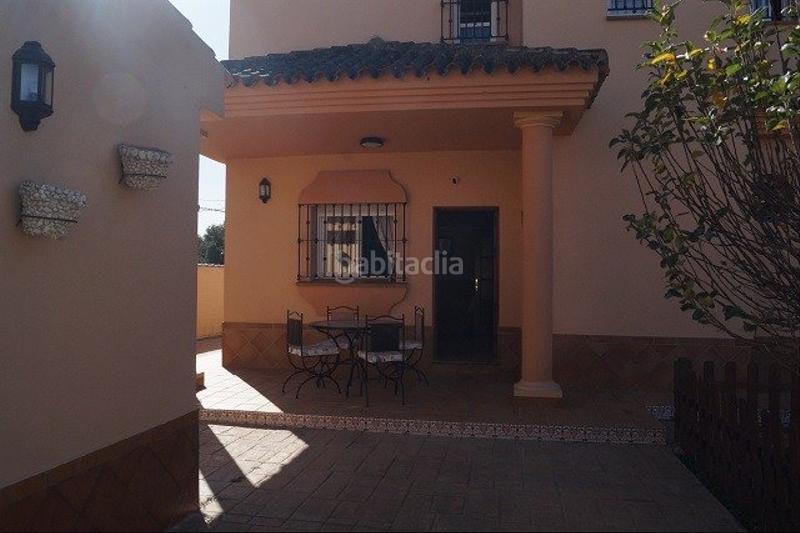 Foto a83ae43a-bbb0-4001-8214-807379c87cf2. Chalet mit parking in Las Lagunas - Campano Chiclana de la Frontera