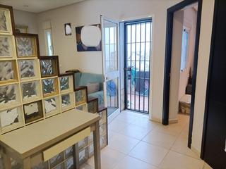 Appartement à Núcleo urbano. Piso en planta baja de 2 dormitorios con patio en el santo crist