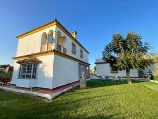 Chalet in Las Lagunas - Campano. Chalet de 5 dormitorios en la rana verde