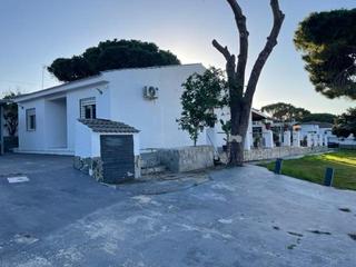 Xalet a Las Lagunas - Campano. Chalet zona rana verde con piscina y apartamento de invitados