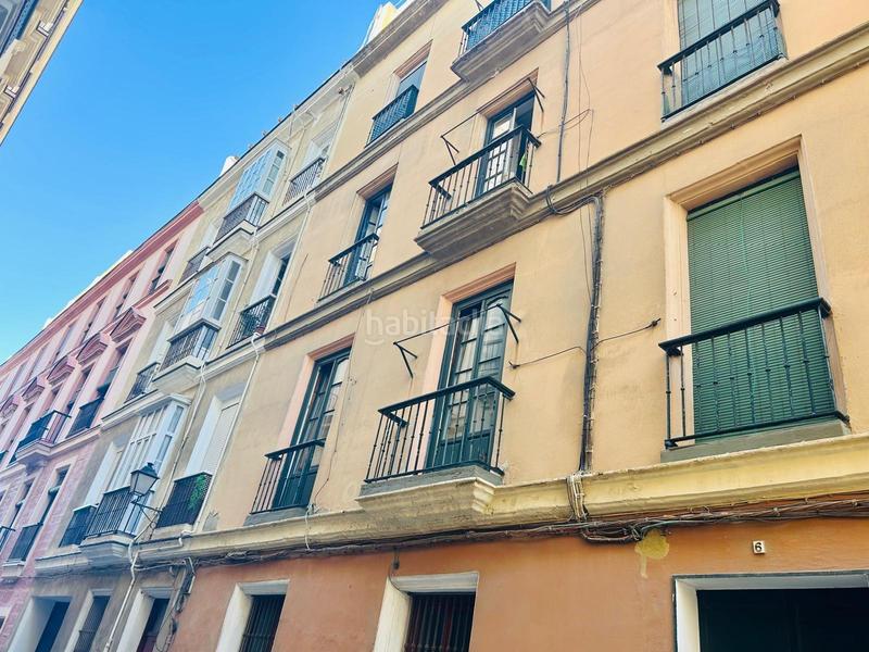 Foto d4d989ce-c98c-4473-ae00-5743d53fa9bd. Piso  en el centro histórico plaza españa con ascensor en Cádiz