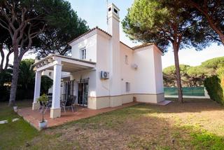 Chalet à Novo Sancti Petri. Chalet de 4 dormitorios con piscina en la loma de sancti petri