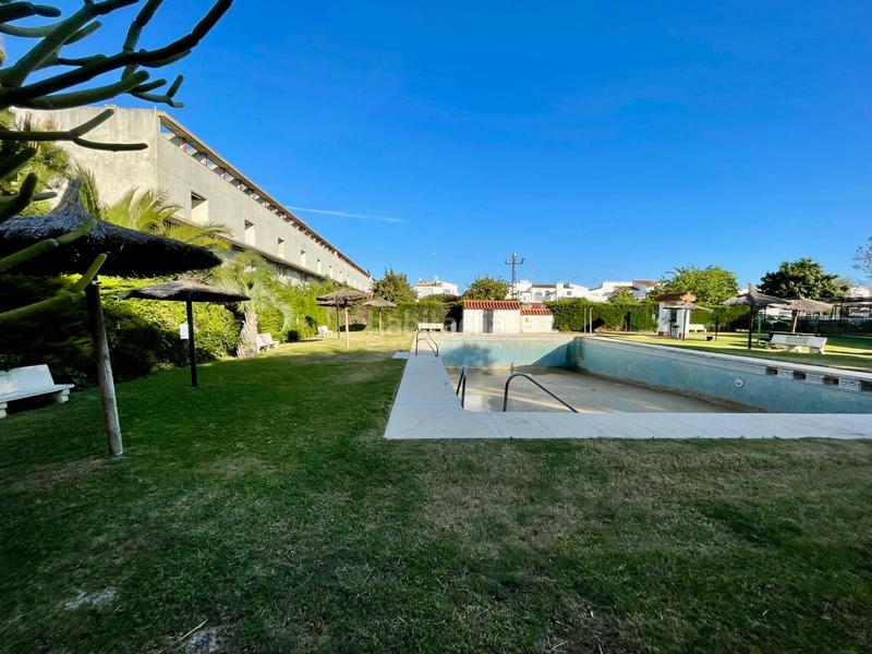 Foto eb2ae98d-f818-4433-b3b9-b4ee22721997. Casa a schiera con parcheggio piscina in San Andrés Golf Chiclana de la Frontera