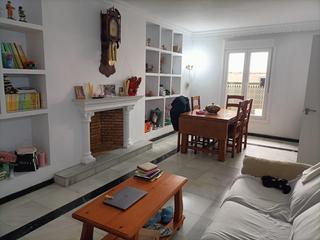 Casa adossada a Núcleo urbano. Unifamiliar en mayorazgo con patio y azotea
