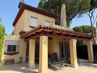 Maison jumelée à Novo Sancti Petri. Vivienda unifamiliar de 3 dormitorios en el novo sancti petri