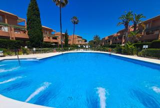 Appartement  Avenida octavio augusto. Apartamento de 2 dormitorios en novo sancti petri