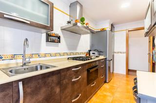 Piso en Núcleo urbano. Piso de 4 dormitorios en reyes católicos