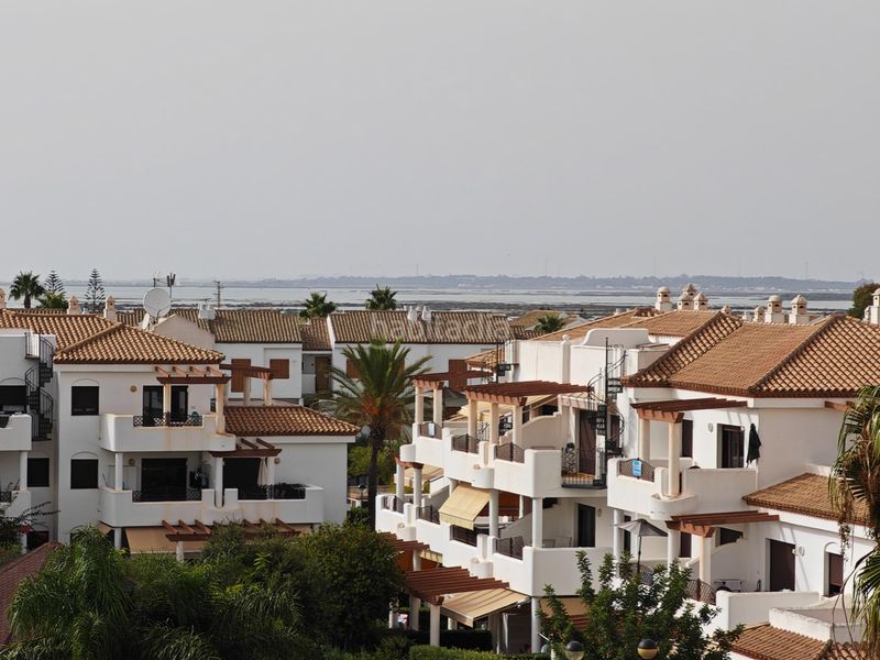 Foto 02e1ec9c-1df9-4dd3-8356-1709cab99699. Apartament amb aparcament piscina a La Barrosa Chiclana de la Frontera