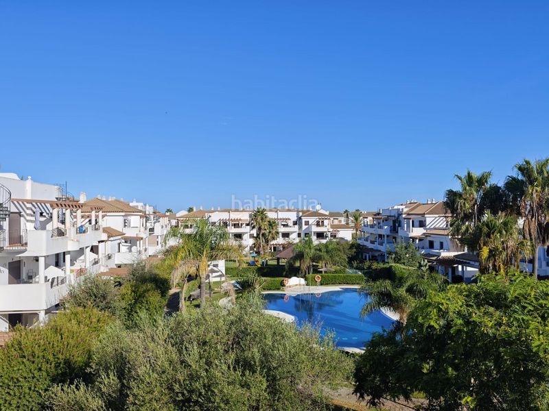 Foto 0b242f7e-53cf-4efc-b237-d5fb81fad040. Apartament amb aparcament piscina a La Barrosa Chiclana de la Frontera