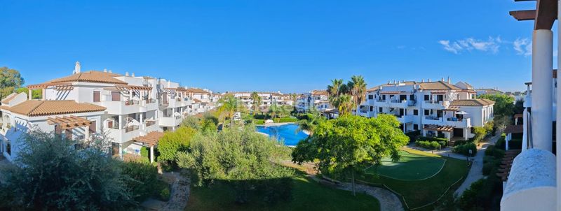 Foto 30fda740-5bb1-4db0-ab2c-0e1989792321. Apartament amb aparcament piscina a La Barrosa Chiclana de la Frontera