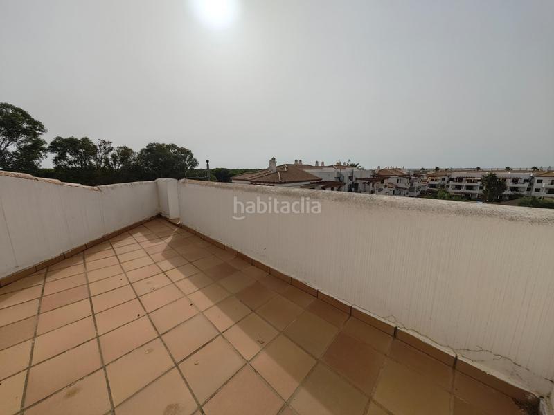 Foto 96d9b9da-7aff-479f-8d02-2894a201be64. Apartament amb aparcament piscina a La Barrosa Chiclana de la Frontera