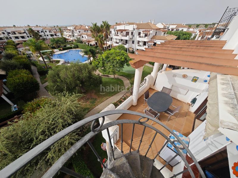 Foto dc7f2806-1ba4-4de2-a195-7dedd7036933. Apartament amb aparcament piscina a La Barrosa Chiclana de la Frontera