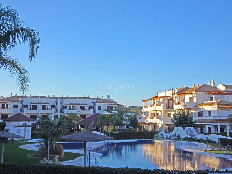 Foto f9cbccaf-e6af-4012-bebc-938f4f7d787e. Apartament amb aparcament piscina a La Barrosa Chiclana de la Frontera