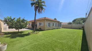 Chalet in Los Gallos. Chalet con apartamento de invitados y piscina en las rapaces