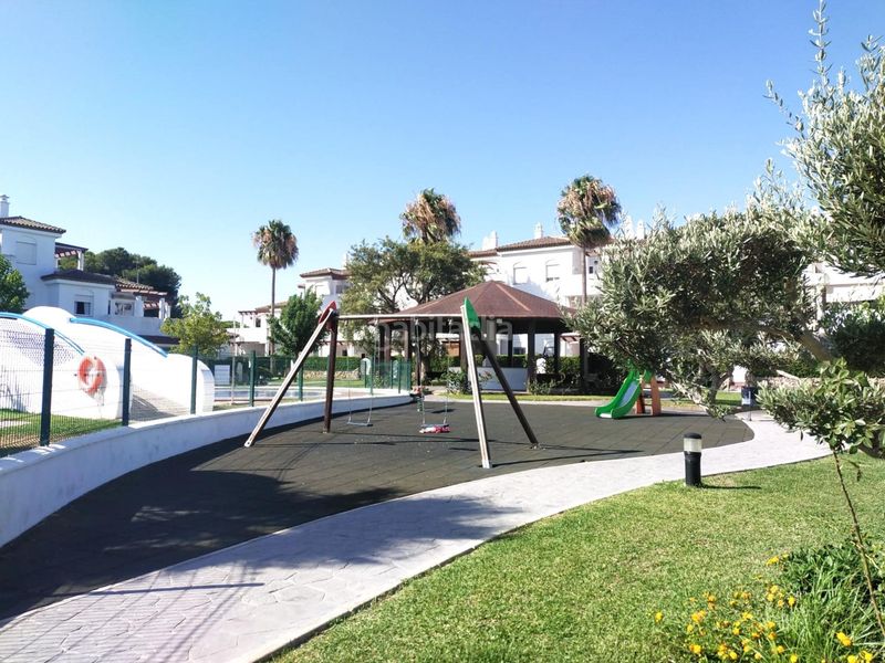 Foto 074143a9-174a-4d7a-a0ee-9b3d675ff053. Apartament amb piscina a La Barrosa Chiclana de la Frontera