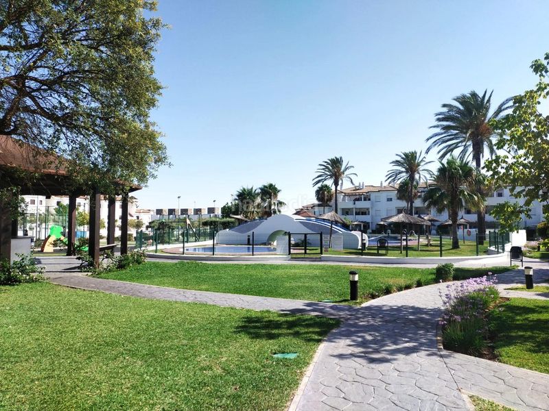Foto ef625e9d-44eb-45c0-b329-f9a5e5752751. Apartament amb piscina a La Barrosa Chiclana de la Frontera