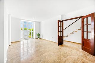 Casa adossada a Núcleo urbano. Unifamiliar adosado en el campito