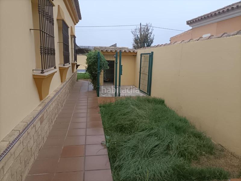 Foto 3c41ce0e-ef1e-440e-8068-ea7c501bbf2d. Chalet avec piscine dans Los Gallos Chiclana de la Frontera