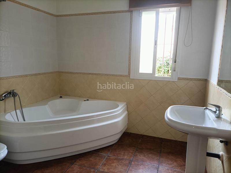 Foto 6e0a50ba-4a13-4dc5-afe3-6b8a7880f84b. Chalet avec piscine dans Los Gallos Chiclana de la Frontera