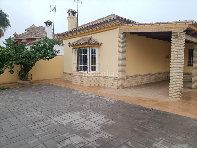 Foto 8ea5e077-ba5d-409f-801f-83700e2cd14c. Chalet avec piscine dans Los Gallos Chiclana de la Frontera