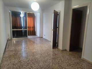 Appartamento in Núcleo urbano. Piso de 4 dormitorios en el centro