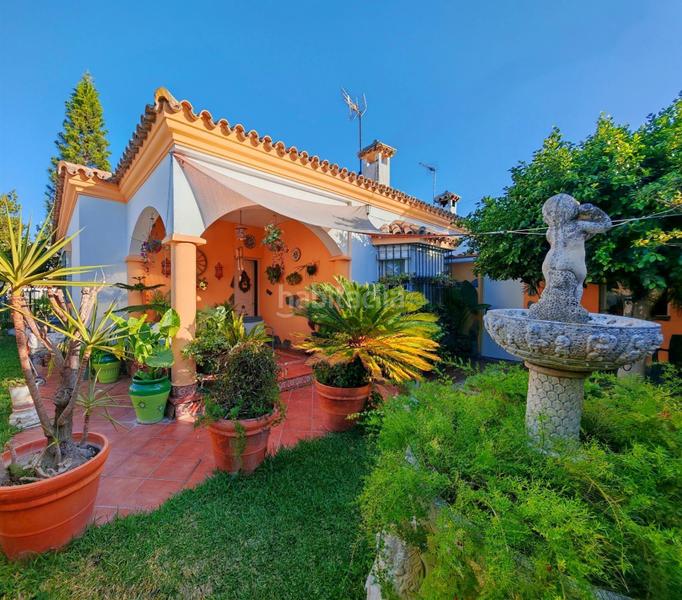 Foto 1a442889-ccb8-41d2-b887-f564b26a855b. Chalet con piscina in Los Gallos Chiclana de la Frontera