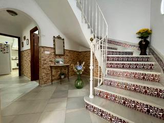 Maison jumelée à Núcleo urbano. Casa independiente con garaje en el mayorazgo