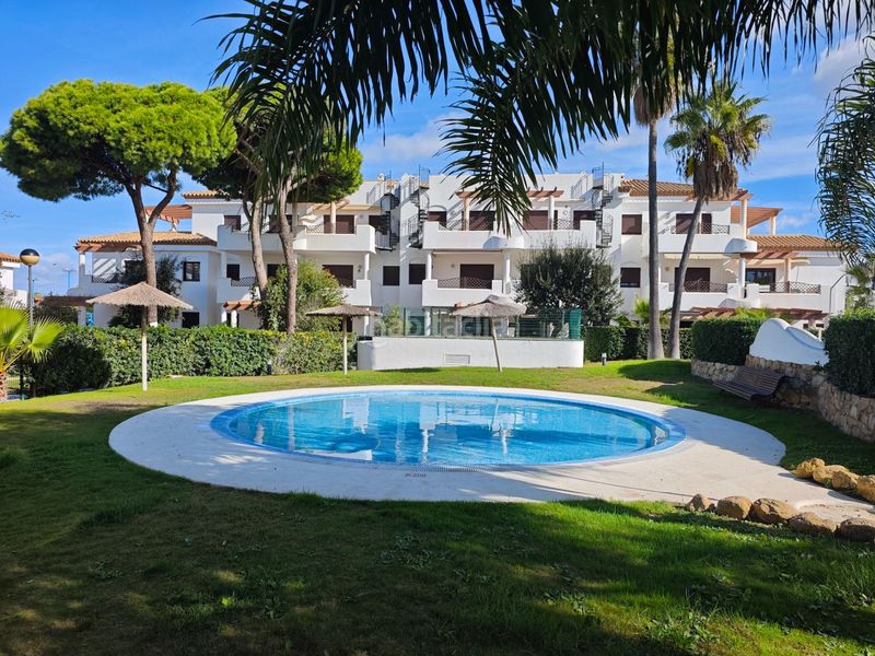 Foto 3bb8a1a7-4b0e-402e-a649-98c6045f4a8f. Apartament amb aparcament piscina a La Barrosa Chiclana de la Frontera