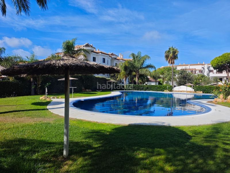 Foto 6ee61b4f-68aa-480b-a768-269687ecaf5a. Apartament amb aparcament piscina a La Barrosa Chiclana de la Frontera