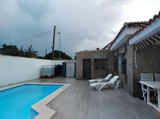 Xalet a Los Gallos. Chalet de 3 dormitorios con piscina en las rapaces