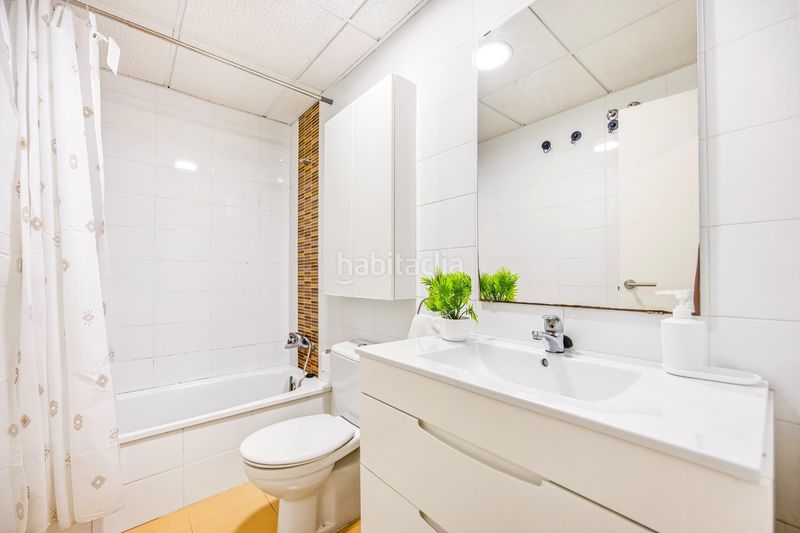 Foto abc0b034-1f2c-4c50-8f5e-8ddb375fa420. Pis amb aparcament piscina a La Banda - Campo de Fútbol Chiclana de la Frontera