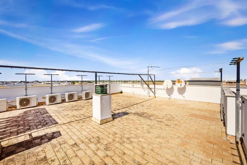 Foto f2a98e63-7681-4615-a139-ca52ad9164a4. Pis amb aparcament piscina a La Banda - Campo de Fútbol Chiclana de la Frontera