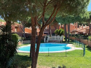 Casa adossada a Sancti Pietri. Unifamiliar adosado de 4 dormitorios en costa sancti petri