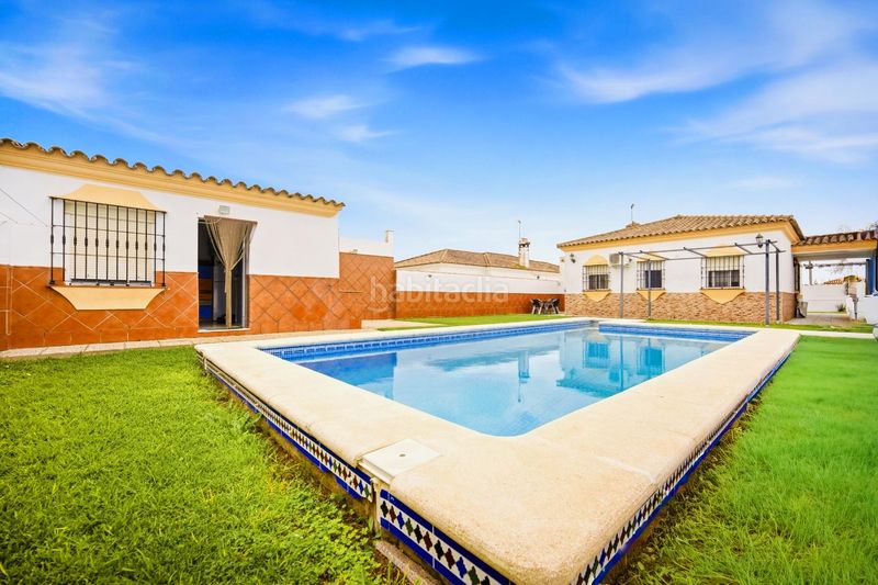 Foto c315fd8d-e14b-4795-9aa7-956896e12b26. Xalet amb aparcament piscina a Los Gallos Chiclana de la Frontera